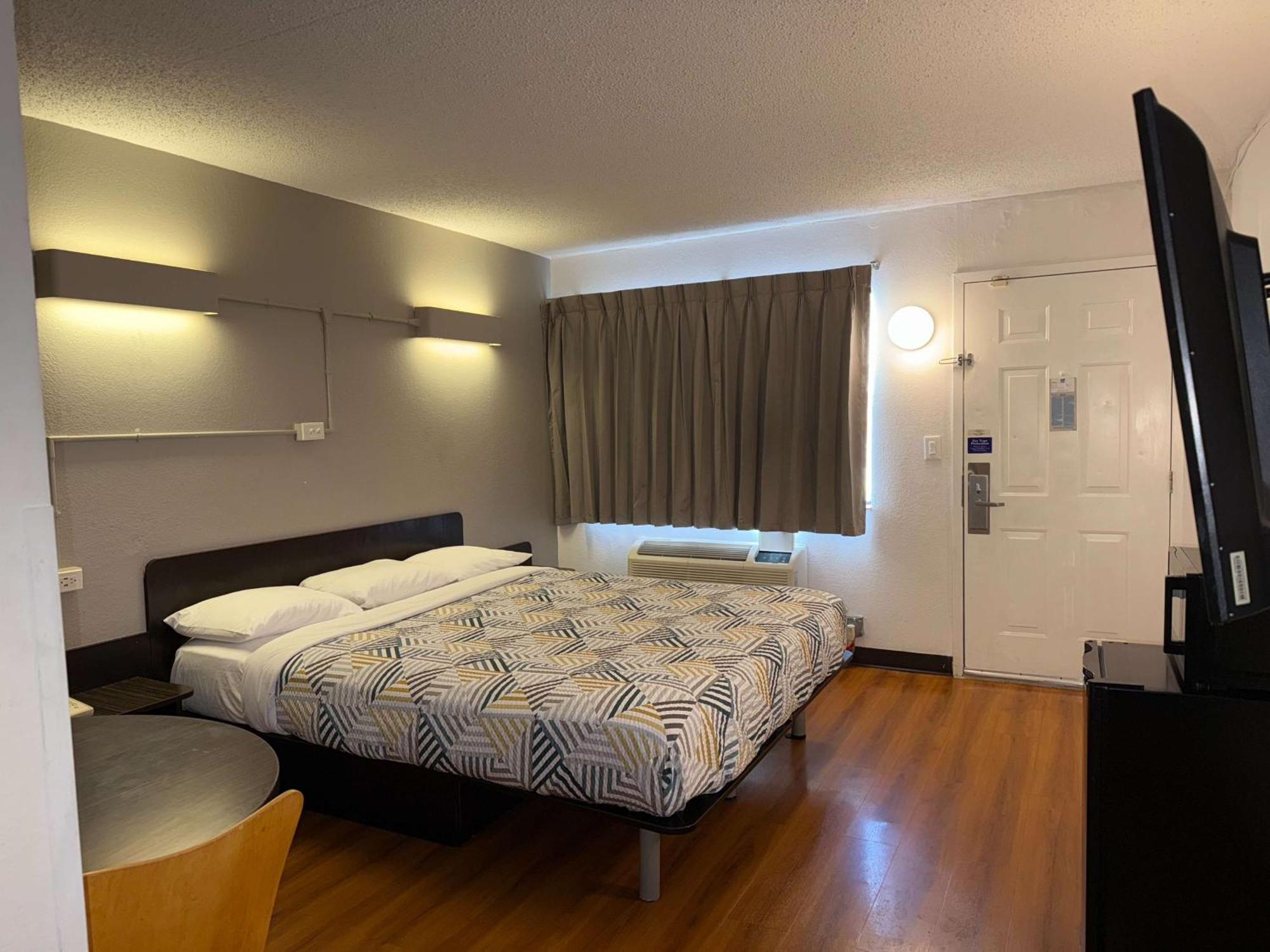 Hotel 6-joliet, Il - I-80