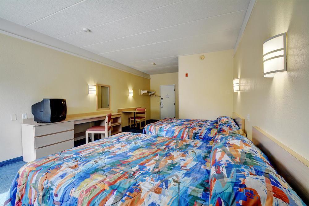 6-joliet, Il - I-80 Hotel